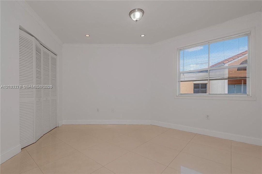 For Rent: $2,350 (2 beds, 2 baths, 950 Square Feet)