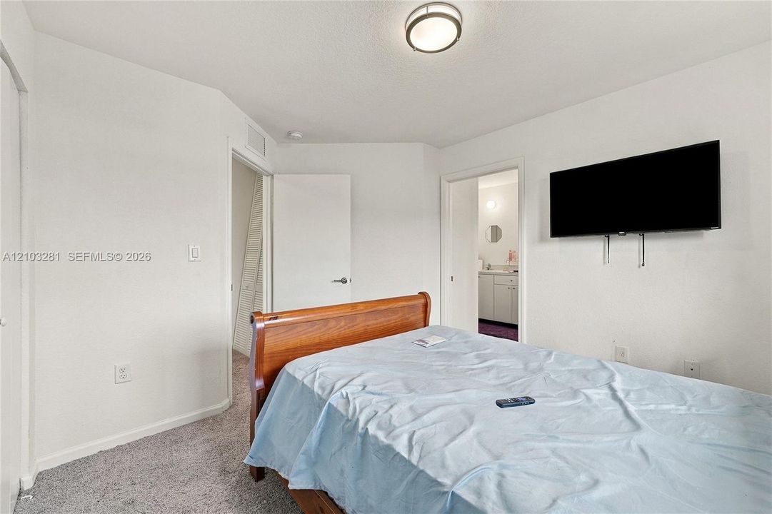 En Venta: $285,000 (3 camas, 2 baños, 1276 Pies cuadrados)