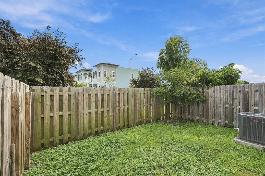 En Venta: $285,000 (3 camas, 2 baños, 1276 Pies cuadrados)