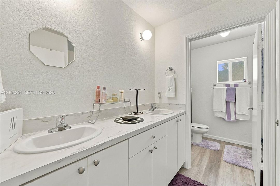En Venta: $285,000 (3 camas, 2 baños, 1276 Pies cuadrados)