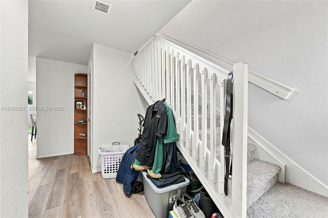 En Venta: $285,000 (3 camas, 2 baños, 1276 Pies cuadrados)