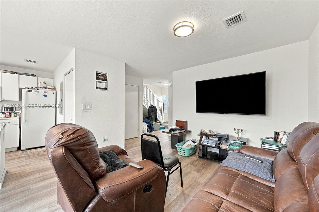 En Venta: $285,000 (3 camas, 2 baños, 1276 Pies cuadrados)
