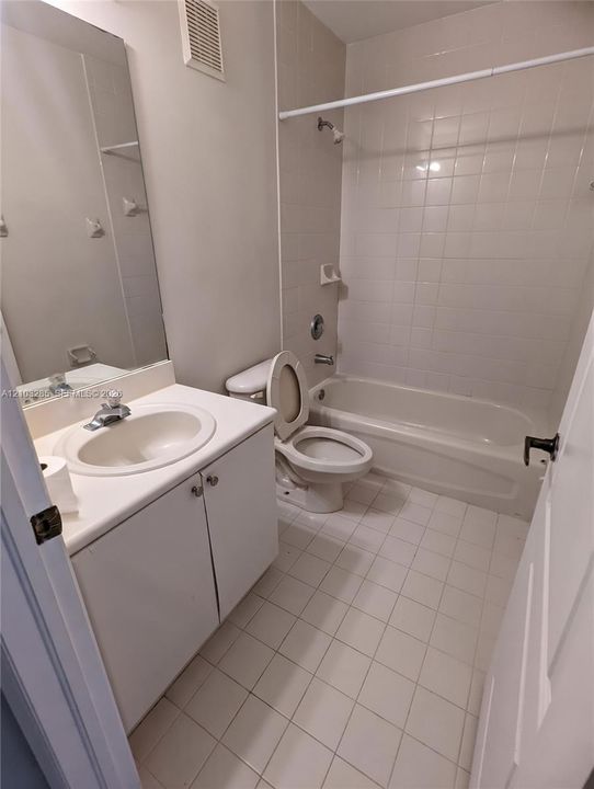 For Rent: $2,250 (2 beds, 2 baths, 1030 Square Feet)