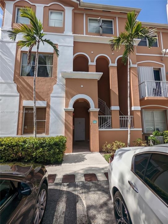 For Rent: $2,250 (2 beds, 2 baths, 1030 Square Feet)