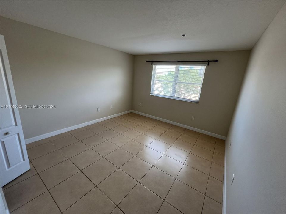 For Rent: $2,250 (2 beds, 2 baths, 1030 Square Feet)