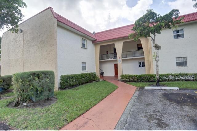 Front 188 Lake Evelyn Dr West Palm Beach