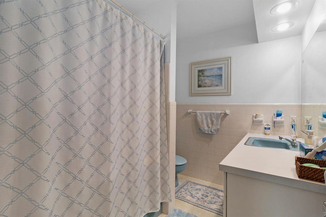 accutour_01 5741-ne-19th-terrace-034