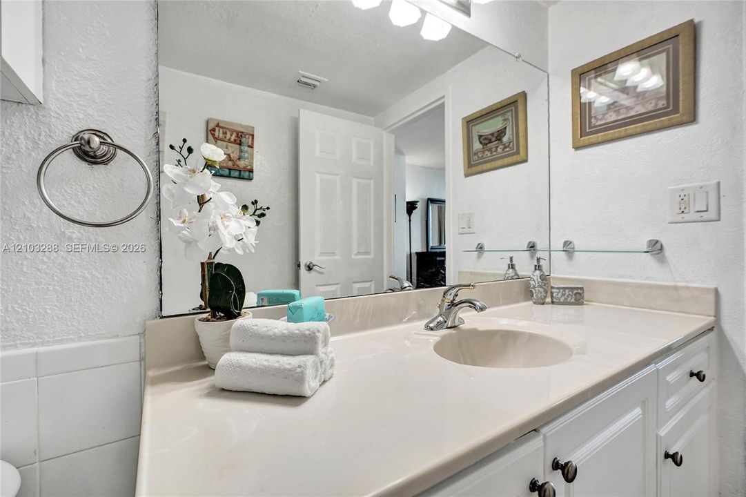 出租: $5,300 (2 贝兹, 2 浴室, 1198 平方英尺)
