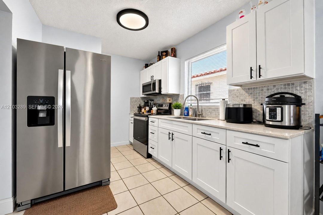 Active With Contract: $515,000 (3 beds, 2 baths, 1260 Square Feet)
