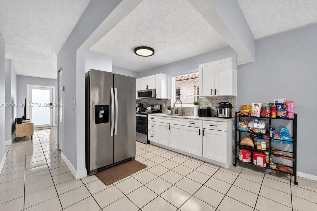 Active With Contract: $515,000 (3 beds, 2 baths, 1260 Square Feet)