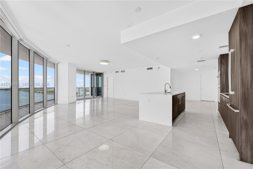 living room/kitchen