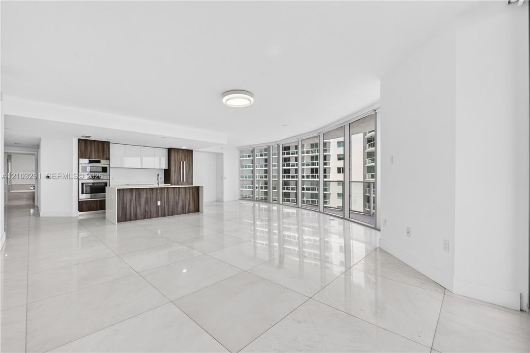 living room/kitchen