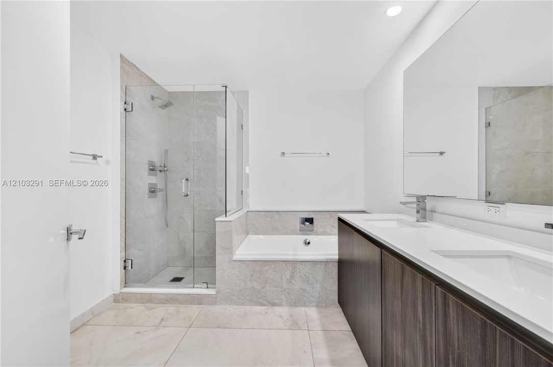 For Rent: $11,500 (3 beds, 4 baths, 2018 Square Feet)