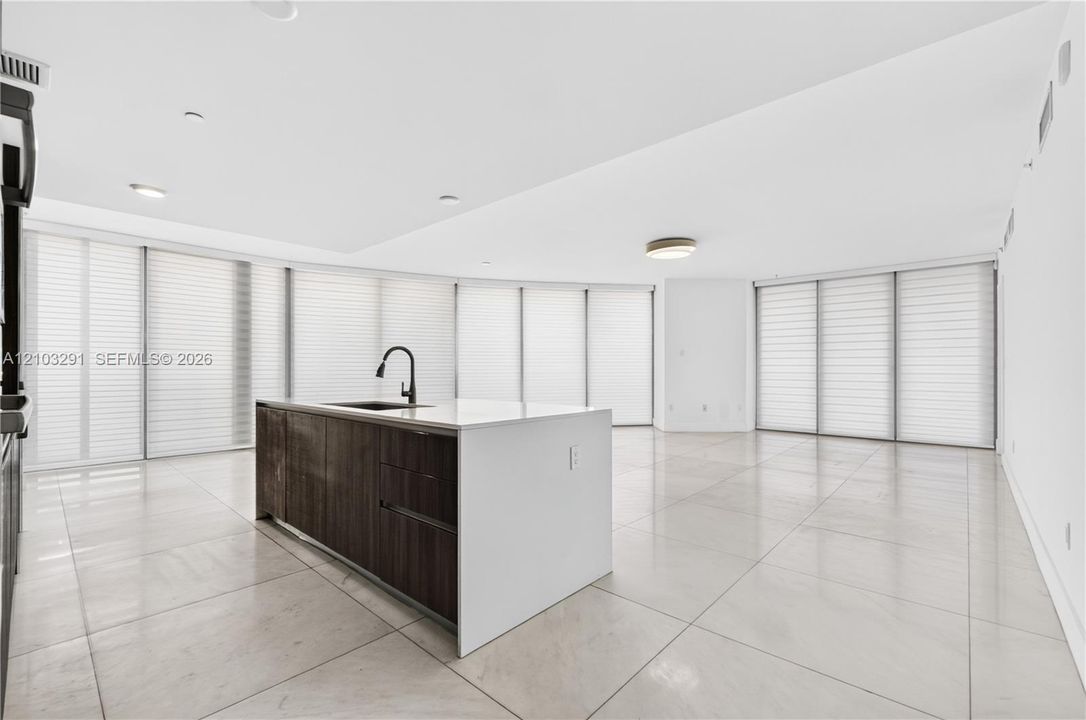 living room/kitchen