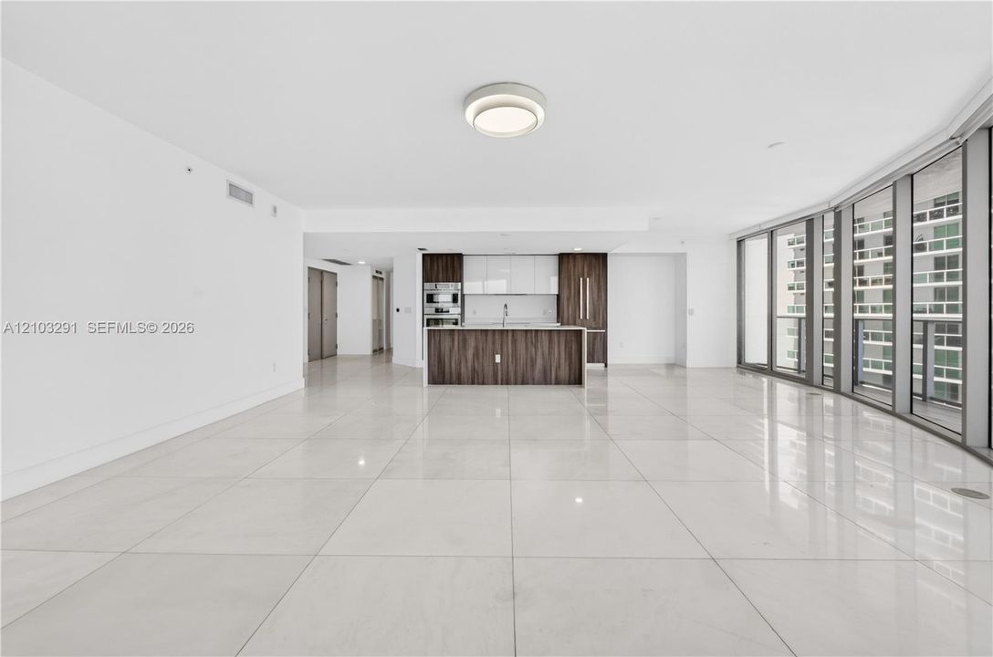 living room/kitchen