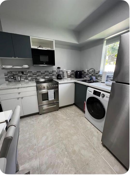 For Rent: $2,000 (1 beds, 1 baths, 900 Square Feet)