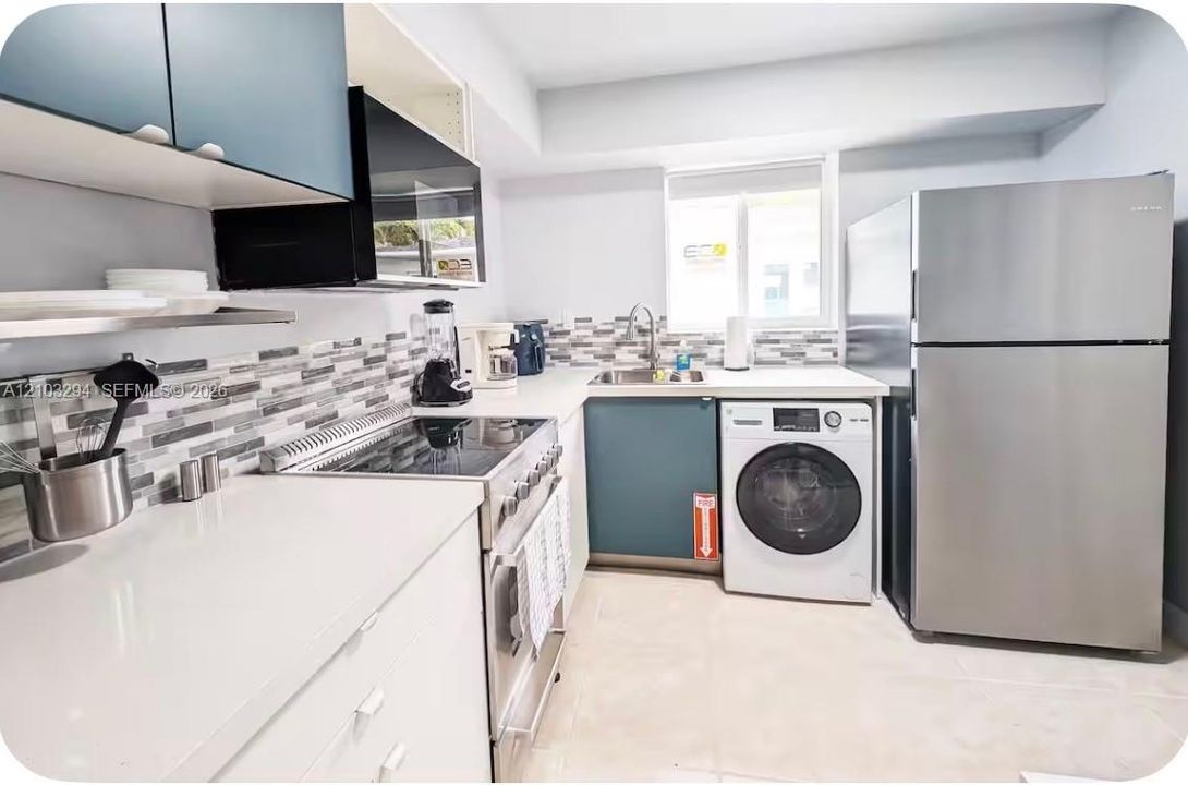 For Rent: $2,000 (1 beds, 1 baths, 900 Square Feet)