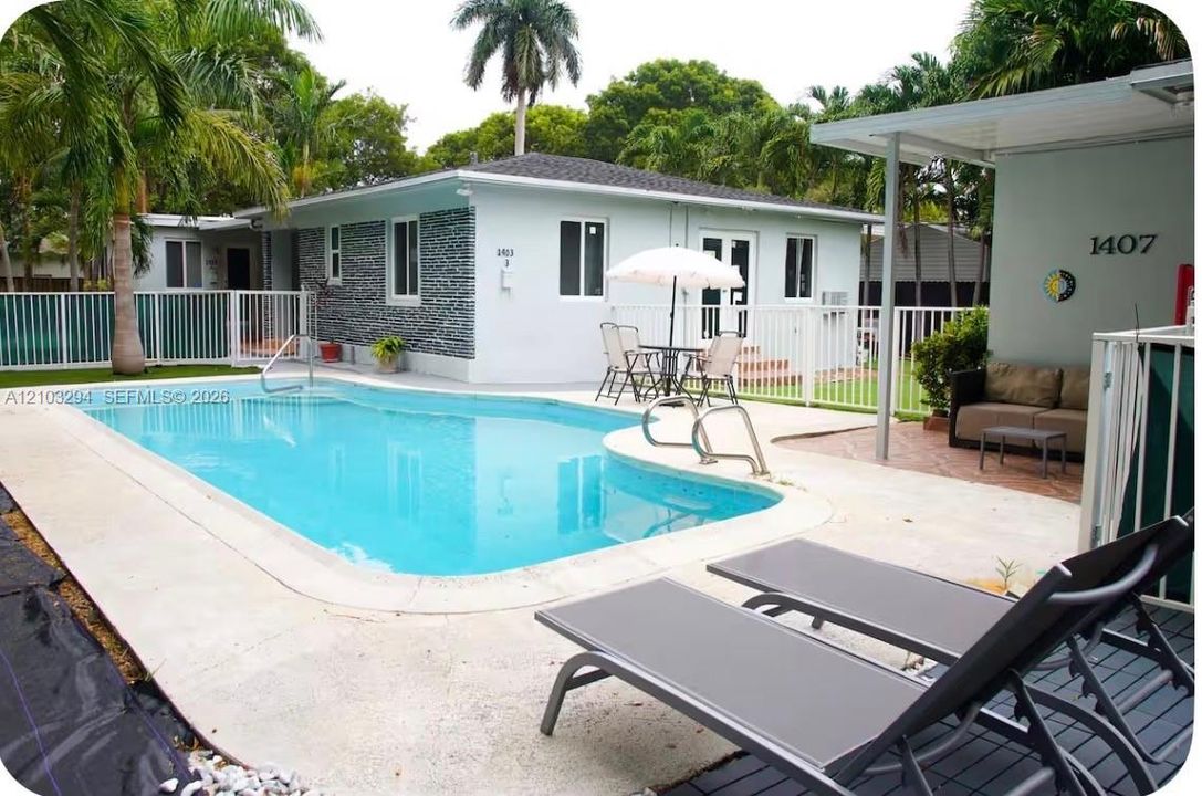 For Rent: $2,000 (1 beds, 1 baths, 900 Square Feet)