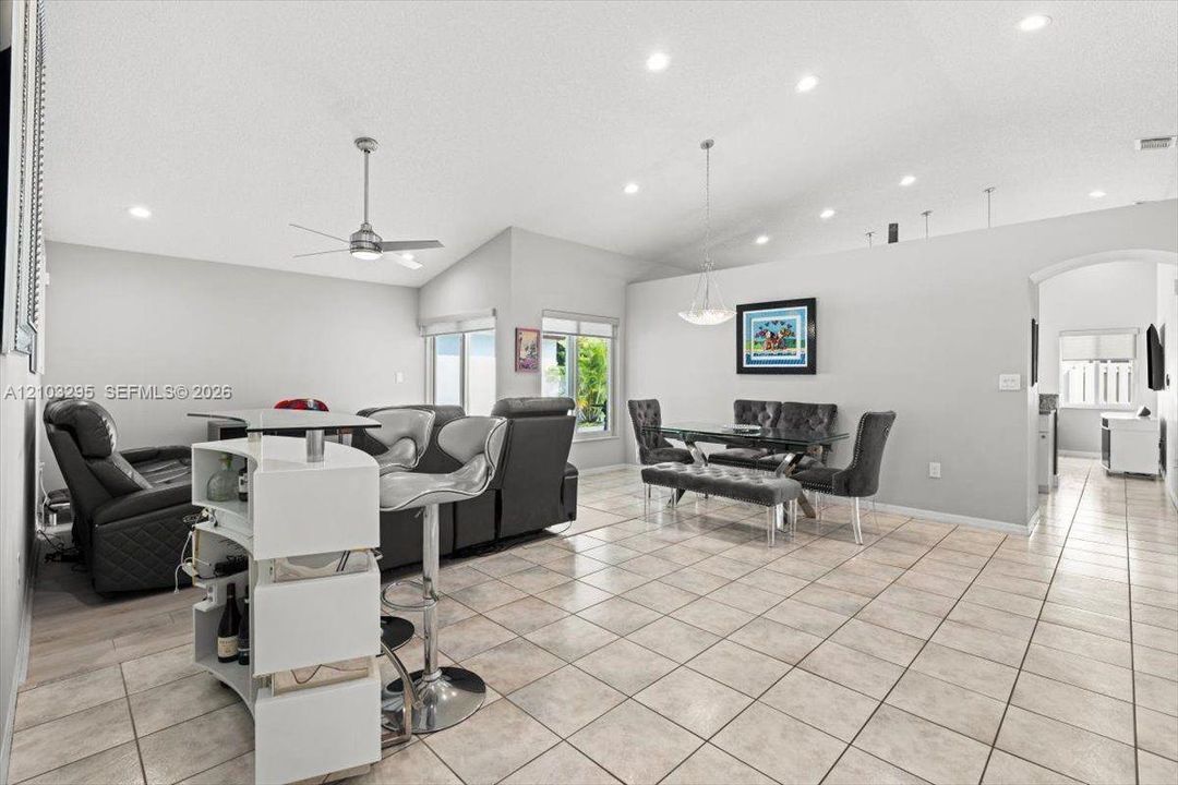 На продажу: $625,000 (3 спален, 2 ванн, 1727 Квадратных фут)
