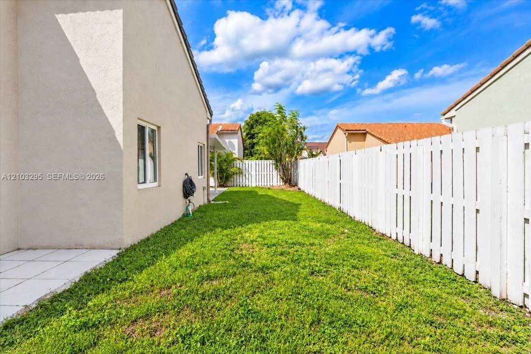 На продажу: $625,000 (3 спален, 2 ванн, 1727 Квадратных фут)