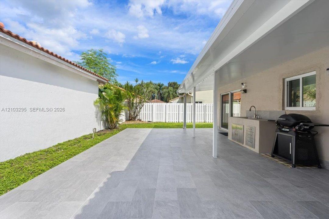 На продажу: $625,000 (3 спален, 2 ванн, 1727 Квадратных фут)