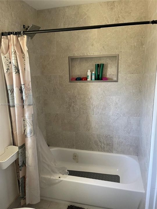 En Renta: $5,900 (6 camas, 3 baños, 2386 Pies cuadrados)