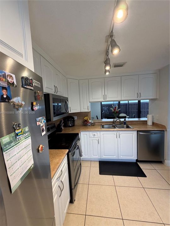 En Venta: $640,000 (3 camas, 2 baños, 1449 Pies cuadrados)