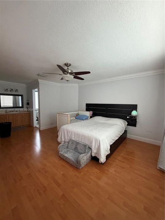 En Venta: $640,000 (3 camas, 2 baños, 1449 Pies cuadrados)