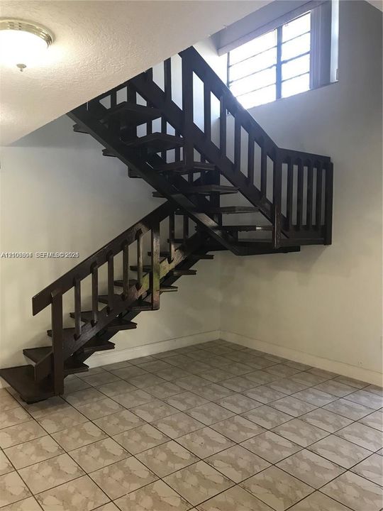 En Venta: $699,000 (4 camas, 3 baños, 2232 Pies cuadrados)