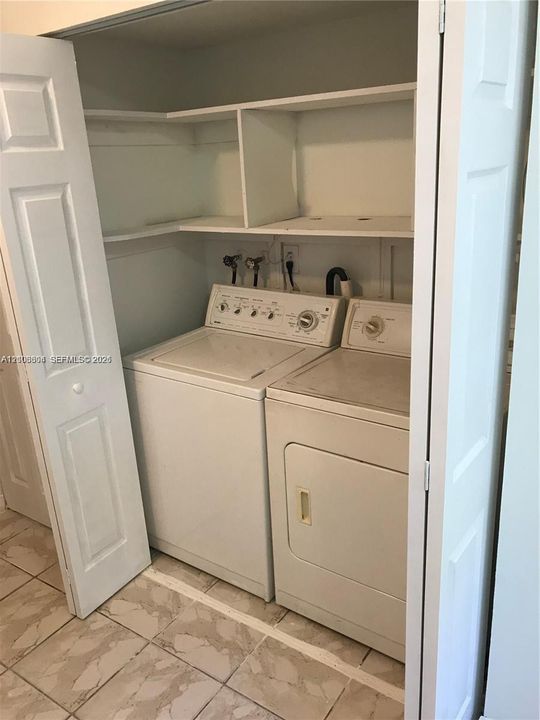 En Venta: $699,000 (4 camas, 3 baños, 2232 Pies cuadrados)