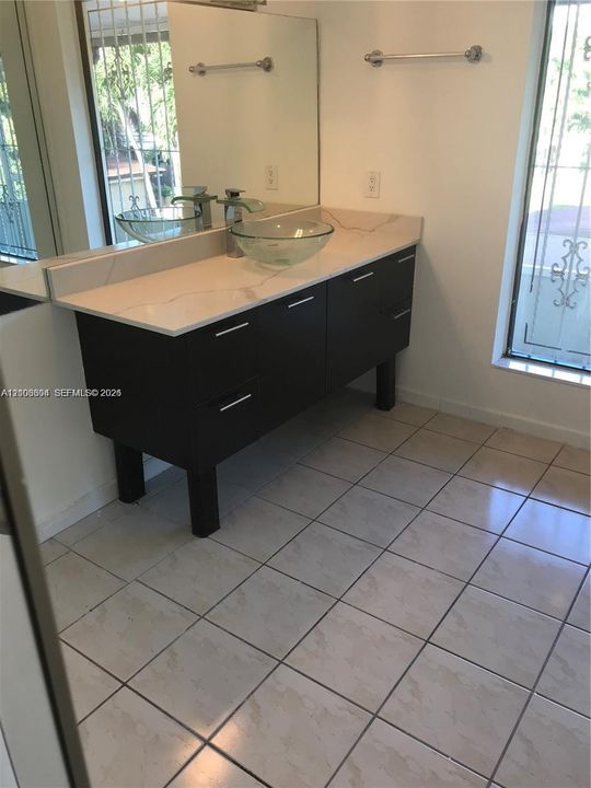 En Venta: $699,000 (4 camas, 3 baños, 2232 Pies cuadrados)