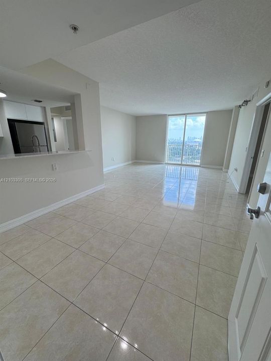 For Rent: $2,600 (2 beds, 2 baths, 965 Square Feet)