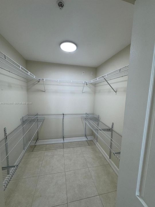 For Rent: $2,600 (2 beds, 2 baths, 965 Square Feet)