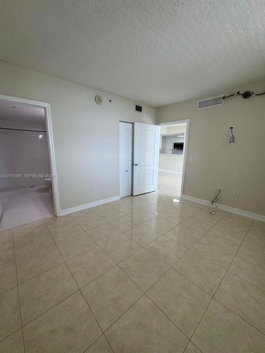 For Rent: $2,600 (2 beds, 2 baths, 965 Square Feet)