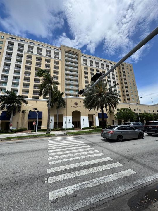 For Rent: $2,600 (2 beds, 2 baths, 965 Square Feet)