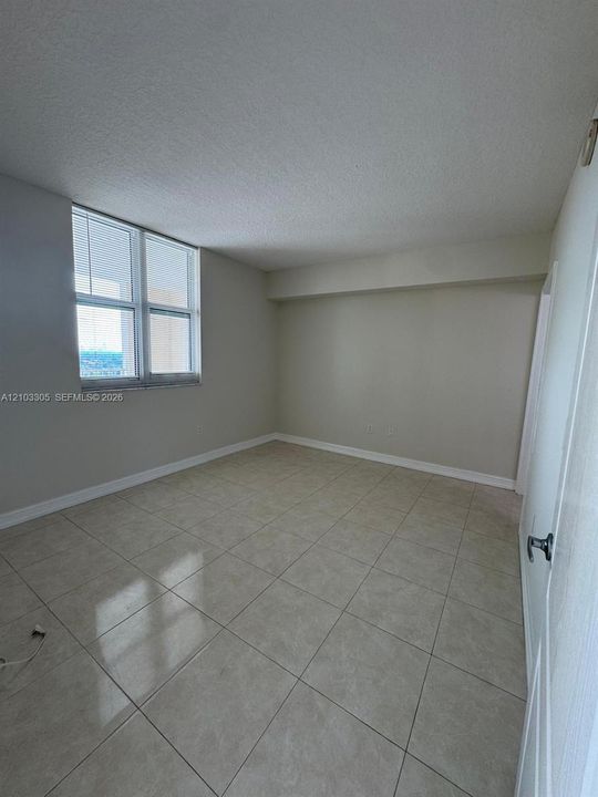 For Rent: $2,600 (2 beds, 2 baths, 965 Square Feet)