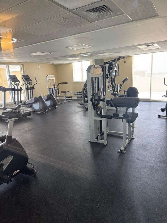 For Rent: $2,600 (2 beds, 2 baths, 965 Square Feet)