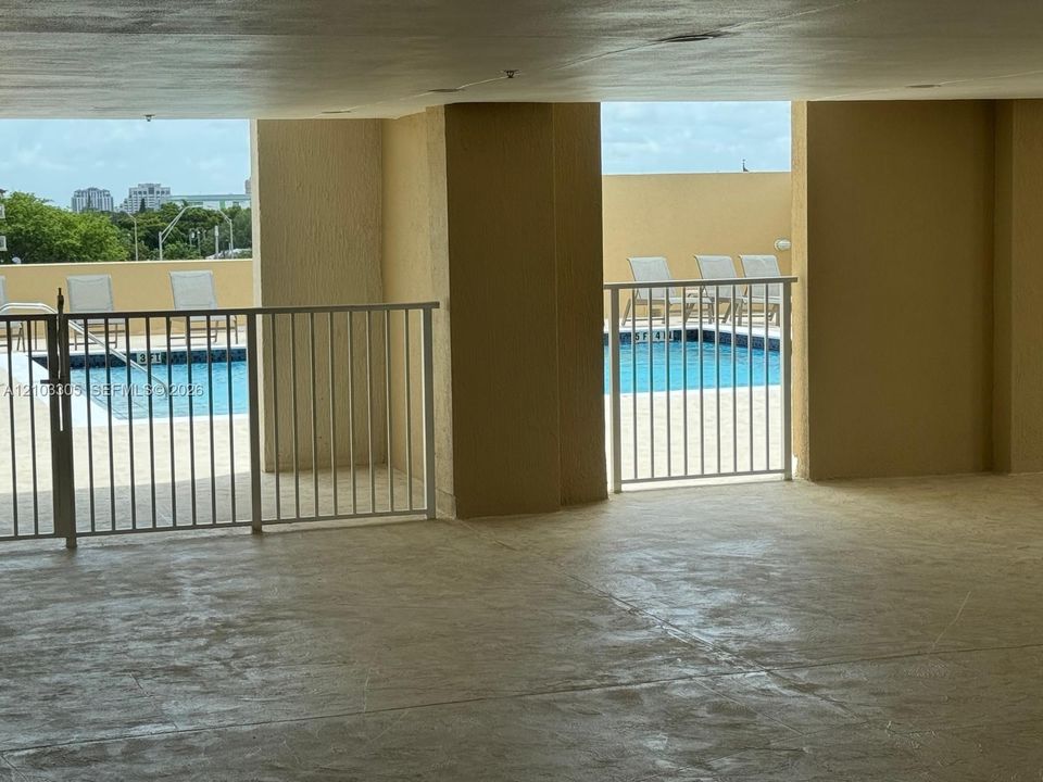 For Rent: $2,600 (2 beds, 2 baths, 965 Square Feet)