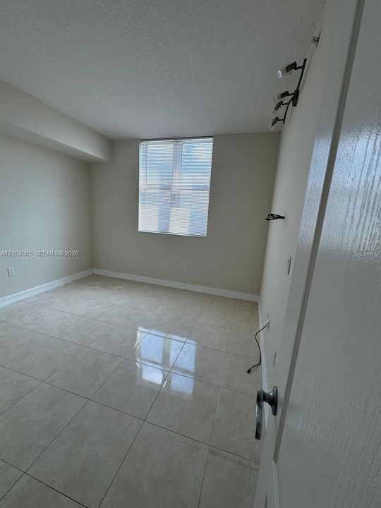 For Rent: $2,600 (2 beds, 2 baths, 965 Square Feet)