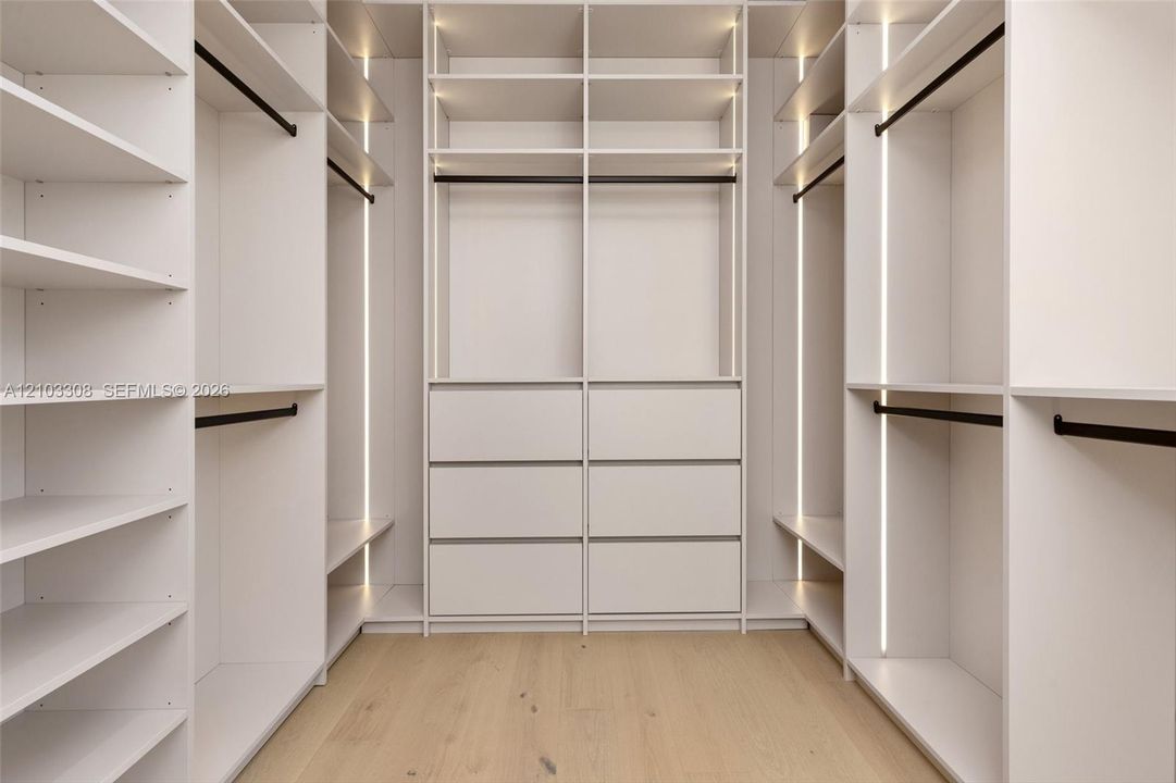 На продажу: $2,999,000 (4 спален, 4 ванн, 0 Квадратных фут)