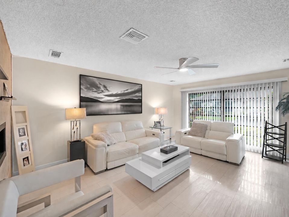 4751 storkwood living 1staged best