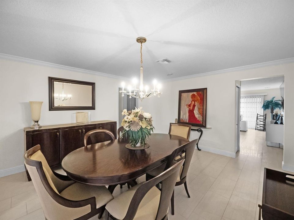 4751 Storkwood dining room