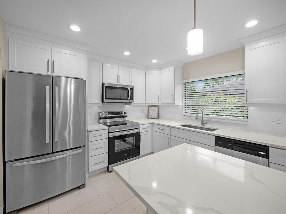 4751 Storkwood kitchen3