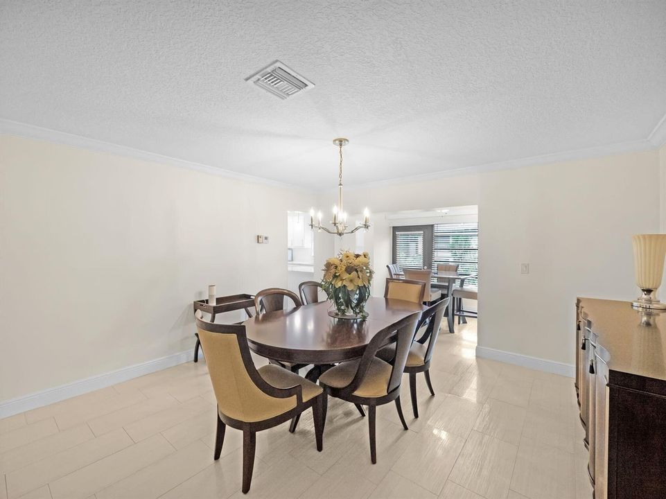 4751 dining room 3