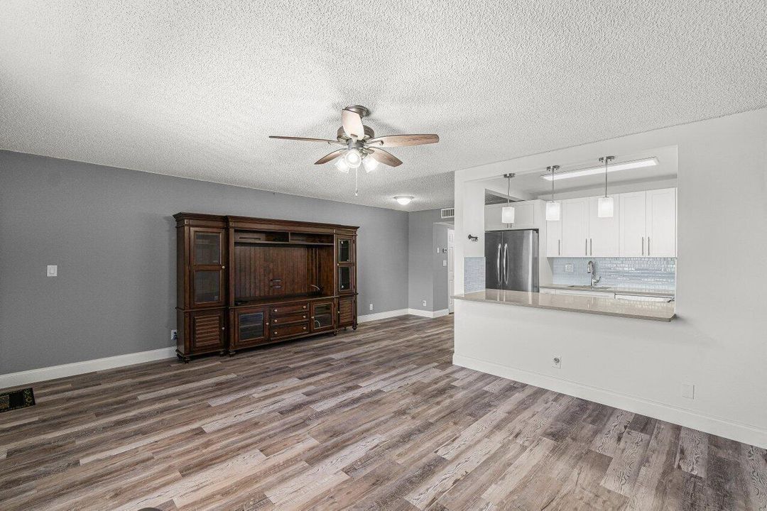 009-700VillageGreenCourt-Unit319-PalmSpr