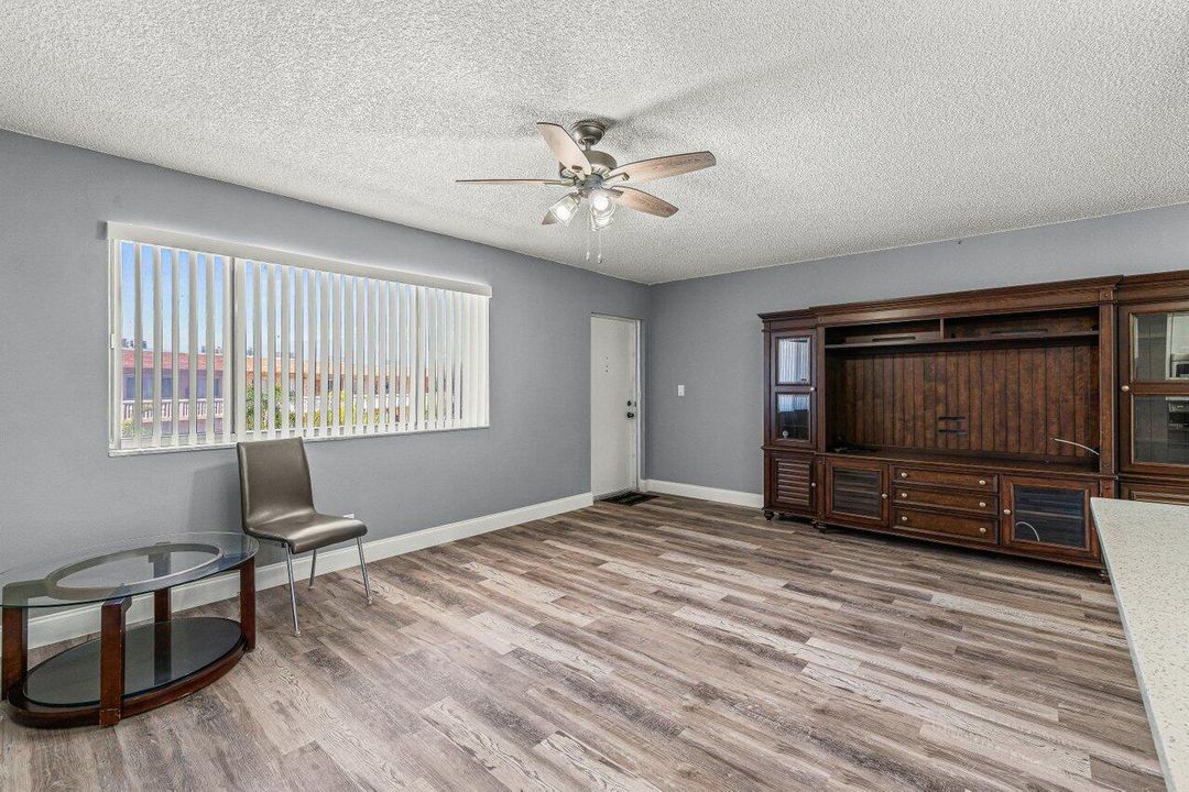 010-700VillageGreenCourt-Unit319-PalmSpr