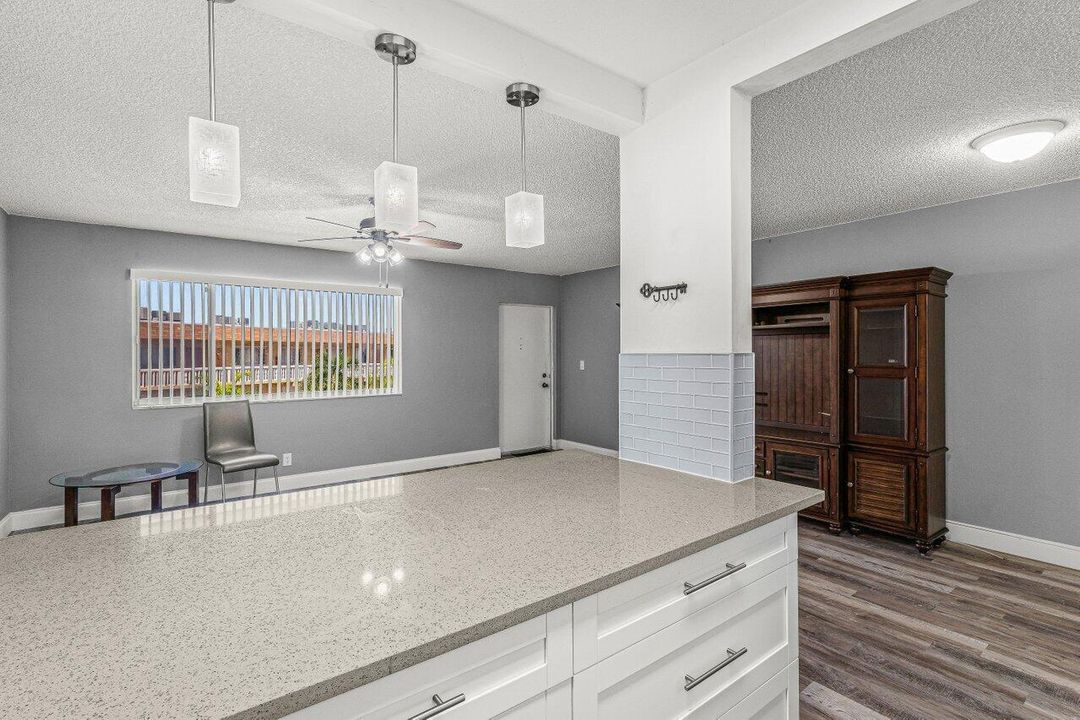 015-700VillageGreenCourt-Unit319-PalmSpr