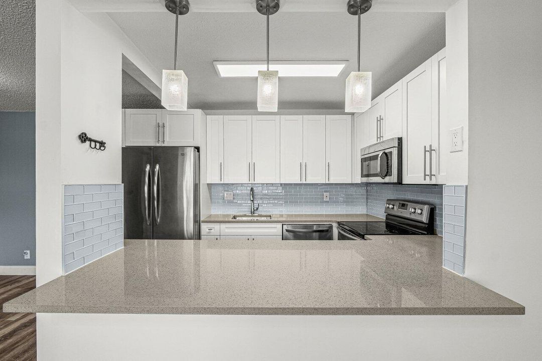 011-700VillageGreenCourt-Unit319-PalmSpr