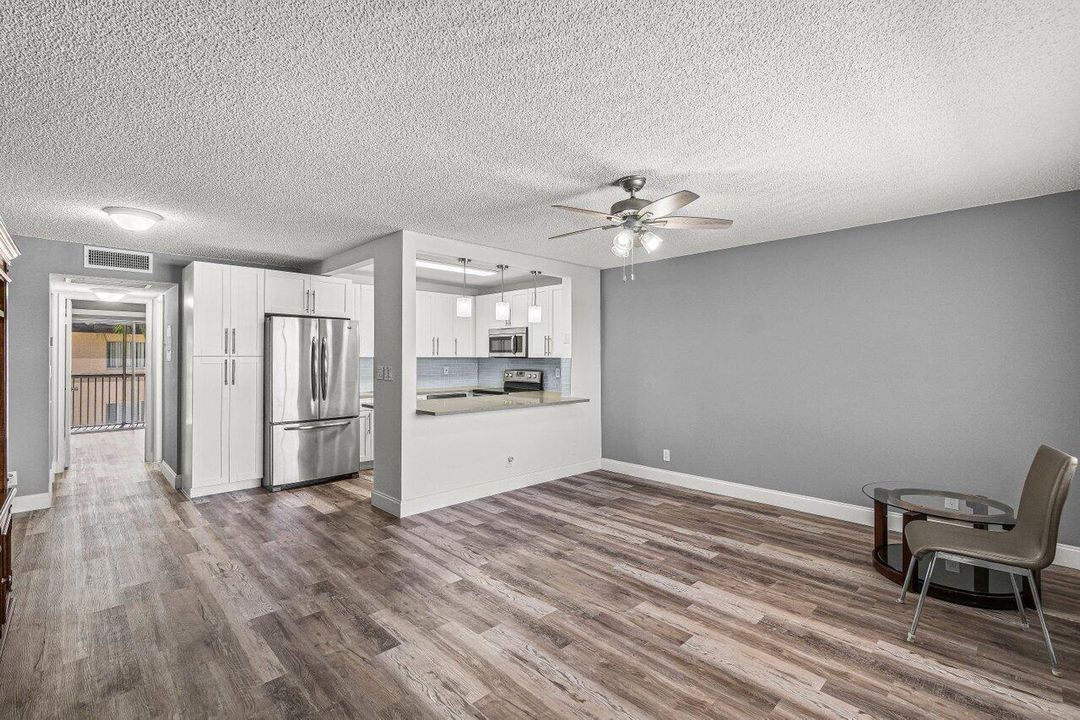 008-700VillageGreenCourt-Unit319-PalmSpr