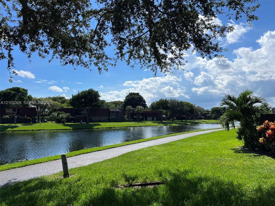 En Venta: $405,000 (3 camas, 2 baños, 1598 Pies cuadrados)